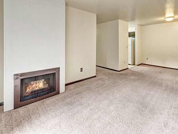 Ladera Villa Apartments - Living Room