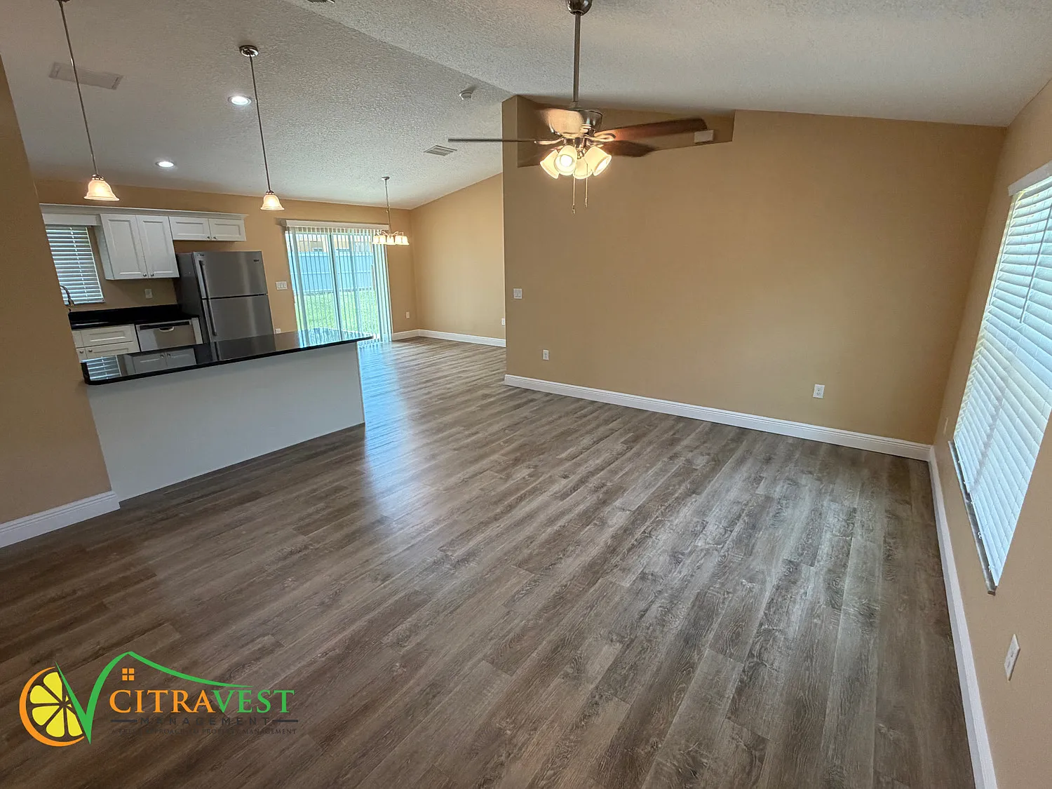 Beautiful 3 Bedroom Available in Citrus Springs! — Photo 2