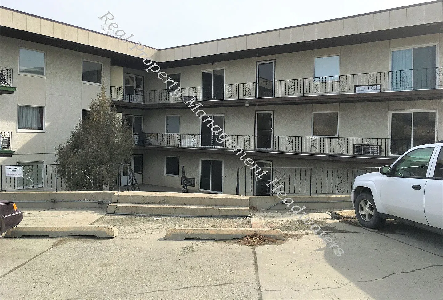 Fee St 401 & 403 — Photo 1