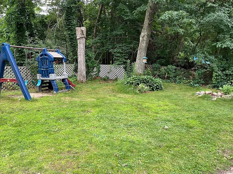 4 Ciccone Way — Photo 20
