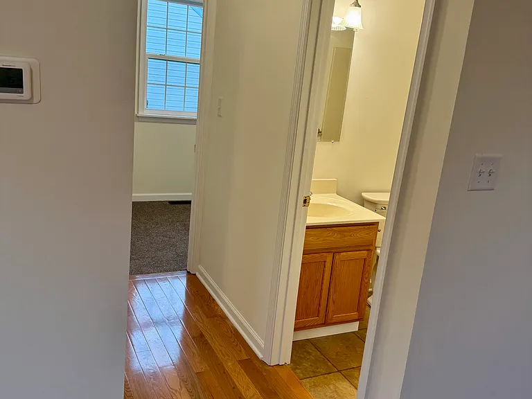102 E Wallace Ave — Photo 5
