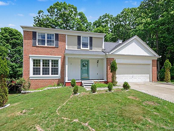 2nd image of 425 Thornridge Ct
