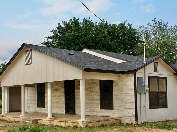 704 N Dagmar Ave, Hebbronville, TX 78361