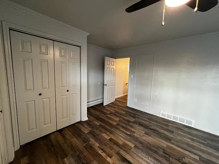423 N Main St — Photo 17