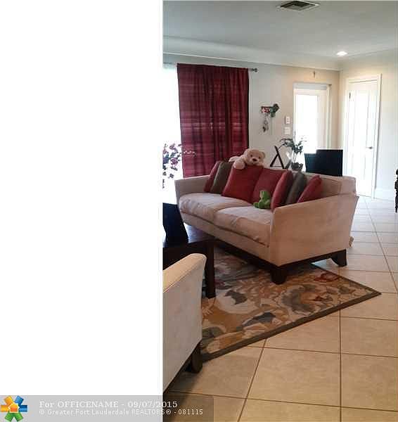 1st image of 560 SE 13th Ct