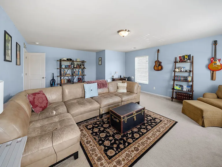 415 Valdez Ct — Photo 26