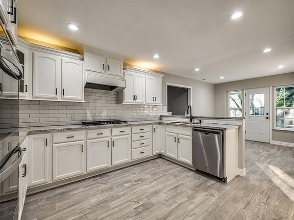 4th image of 11072 Mandalay Dr