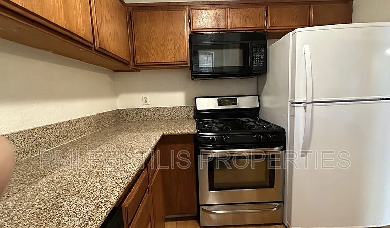 8331 Vineyard Ave #7 — Photo 12