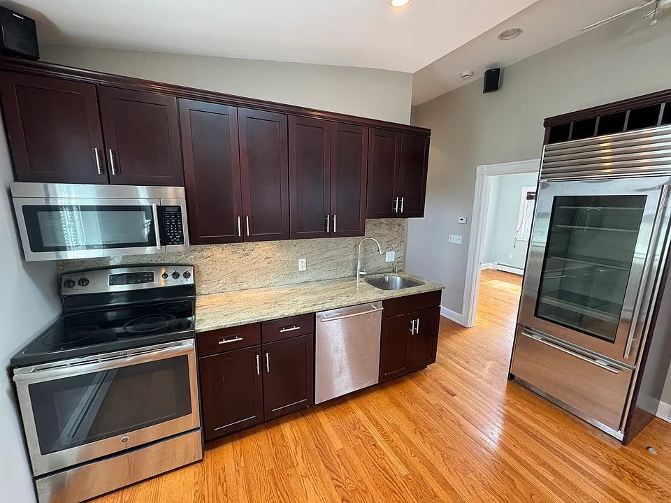 22 Ellington Rd #2