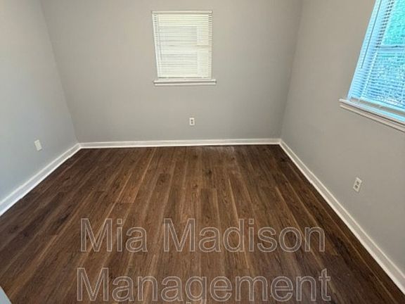 5th image of 1415 Richards St