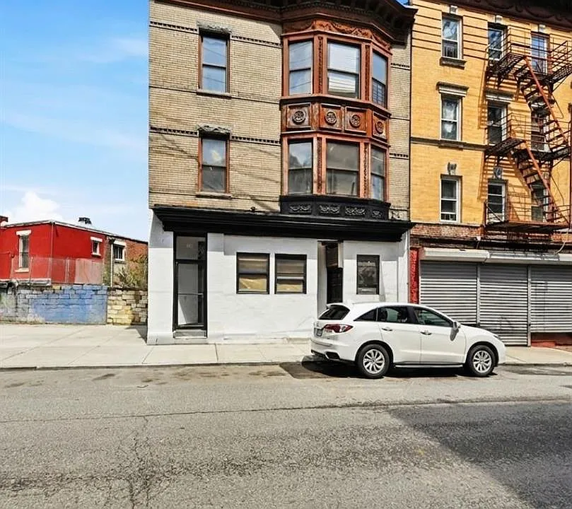 Lawrence St