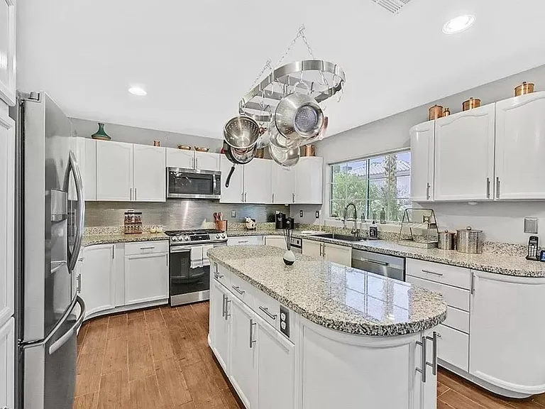 7882 W Gilmore Ave — Photo 13