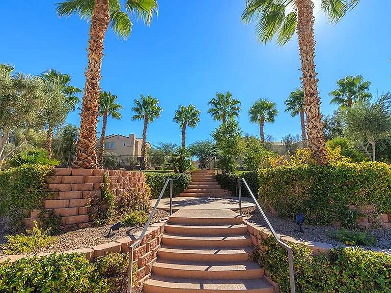 BEAUITUFUL LANDSCAPING
