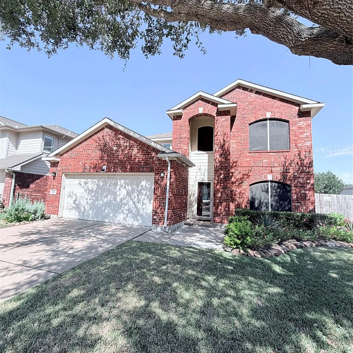 4 bed, 2.5 bath, 2506 sqft, $2,450 — Photo 1
