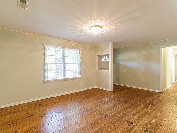 5th image of 106 E Grace St