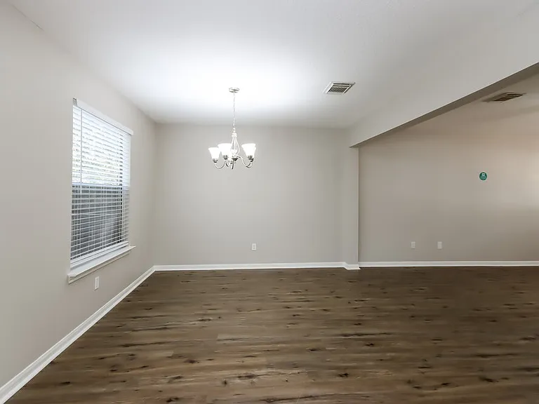 4010 Hunnington Dr — Photo 7