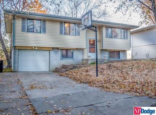 7715 Cottonwood Ave, La Vista, NE 68128