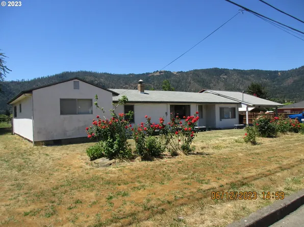 129 Alameda St, Myrtle Creek, OR 97457