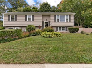 34 Meadowbrook Rd, West Haven, CT 06516