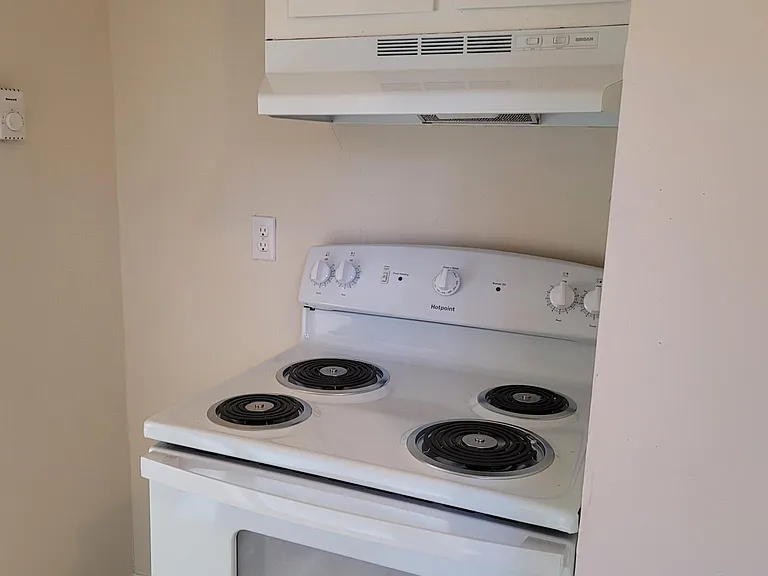 5068 Potomac Dr — Photo 6