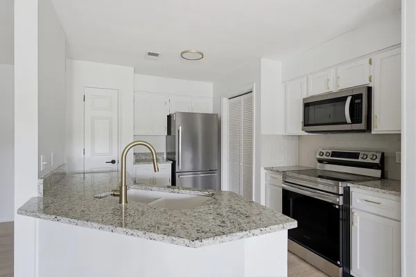 470 S Main St #203 — Photo 8