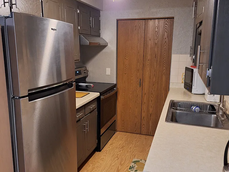 2300 Chestnut St — Photo 5