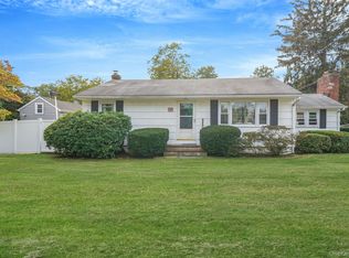 77 Lodge Ave, Huntington Station, NY 11746