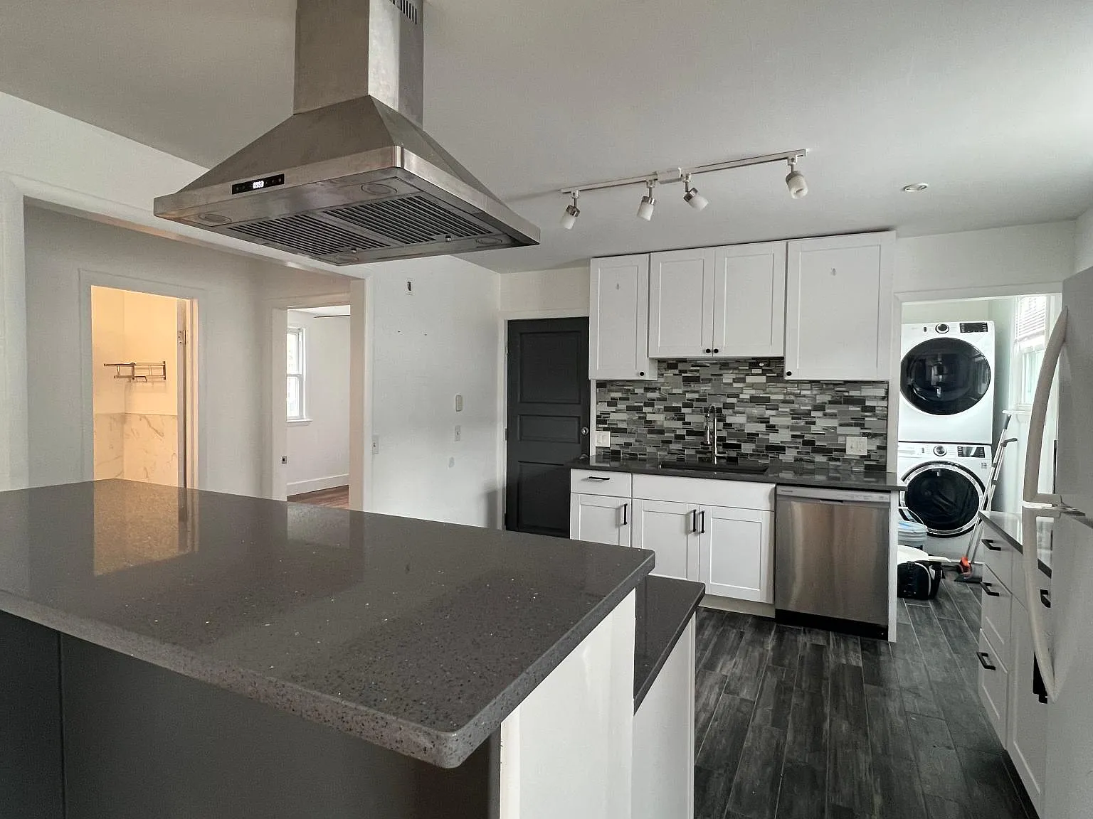 2 bed, 1263 sqft, $1,900 — Photo 2