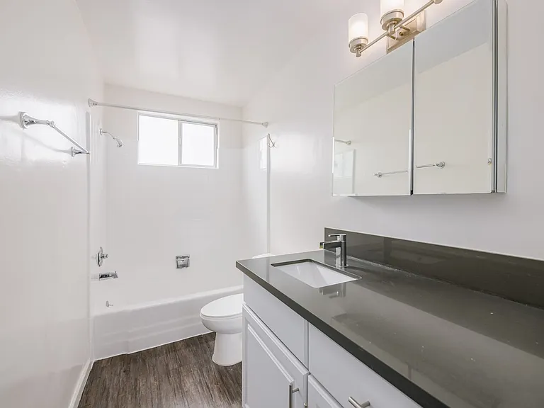 1808 N Harvard Blvd — Photo 9