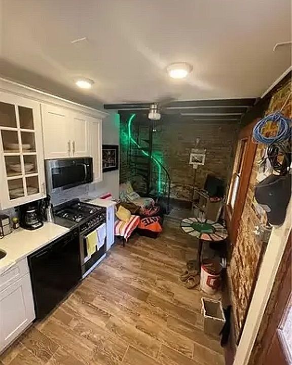 1st image of 935 Dumaine St #D