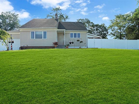 3rd image of 32 Millford Ln