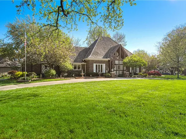 8419 Reinhardt Ln, Leawood, KS 66206
