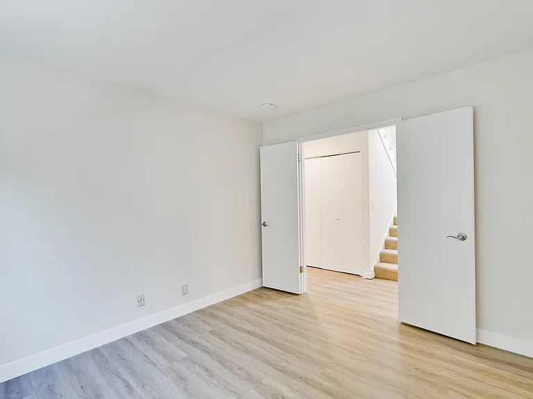 803 Runningwood Cir — Photo 44