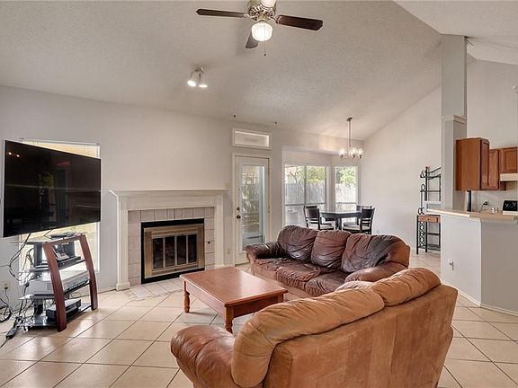 3rd image of 16411 Knottingham Dr