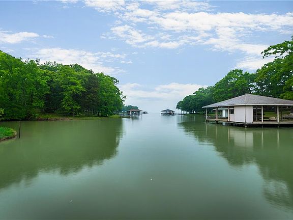 2nd image of 172 Caddo Trl