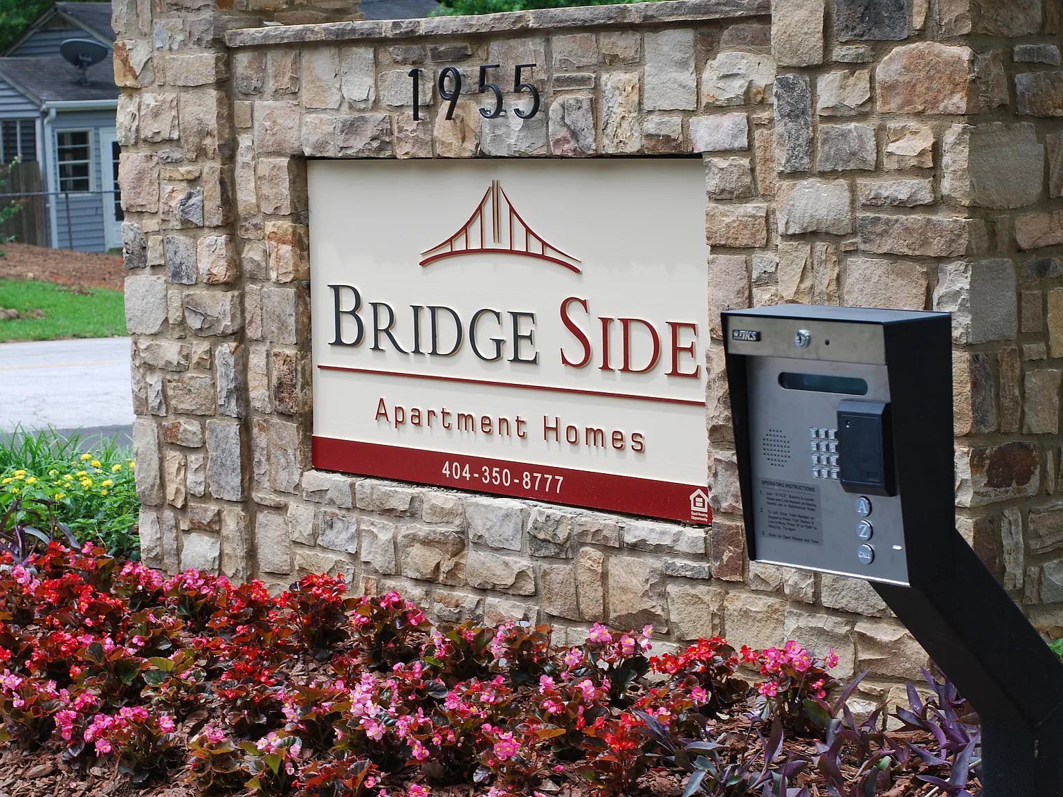 Bridgeside Apartments — Photo 2