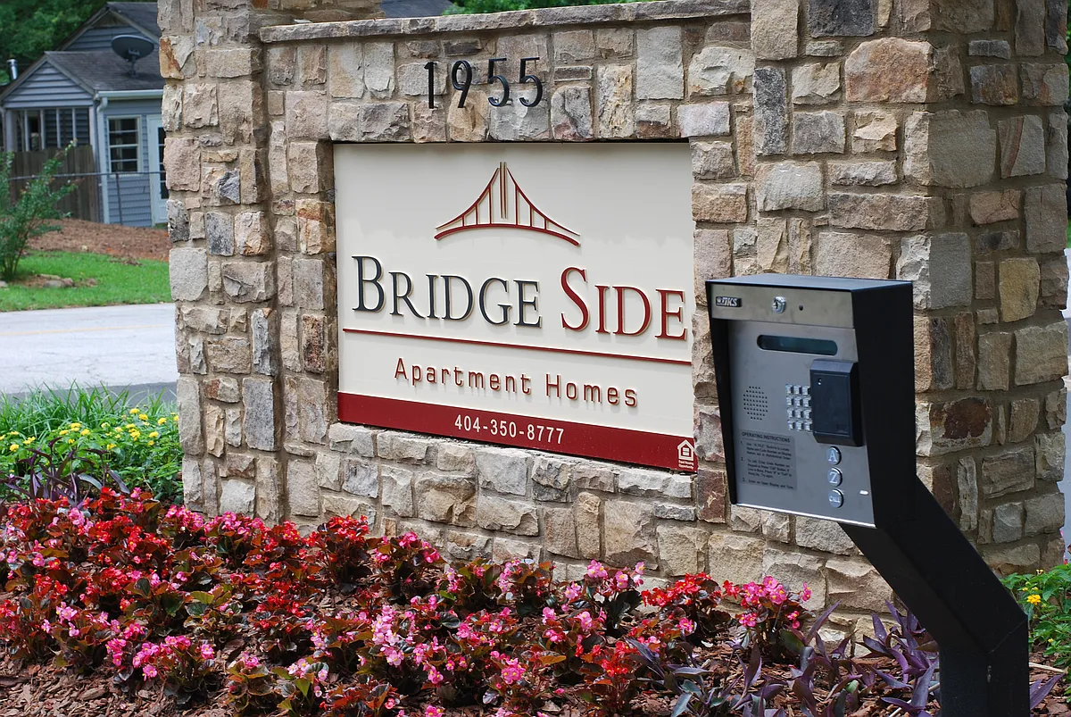 Building Photo - Bridgeside Apartments