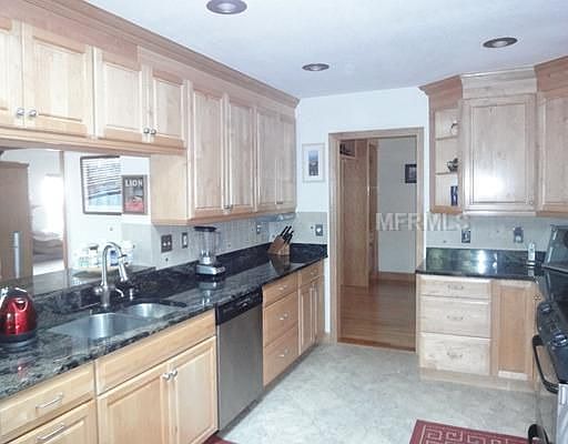 3rd image of 555 Lucerne Ave