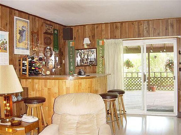 FAMILY ROOM BAR AREA