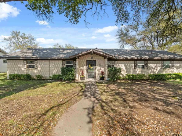 1030 Chevy Chase St, Gladewater, TX 75647