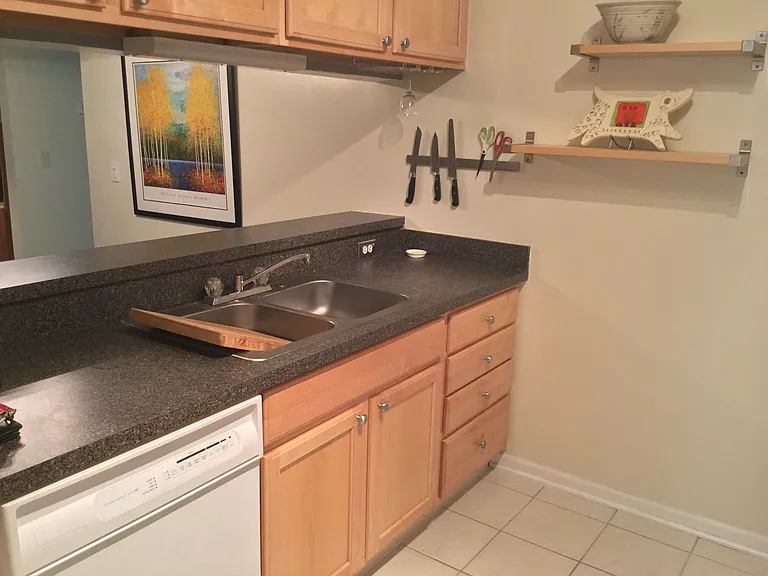 1123 Joyce Ln — Photo 9