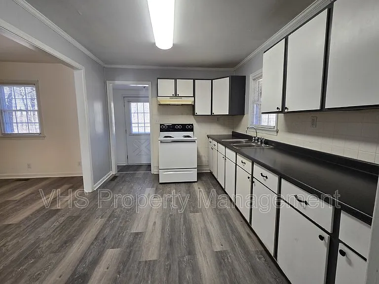 4 Daiseys Rest Rd — Photo 3