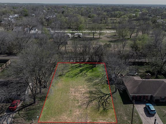 4th image of 411 Persimmon St