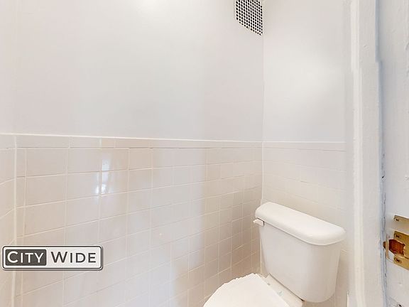 4th image of 224 E 89th St APT 14