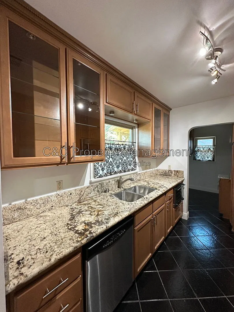 1 bed, 1.0 bath, $2,200 — Photo 4