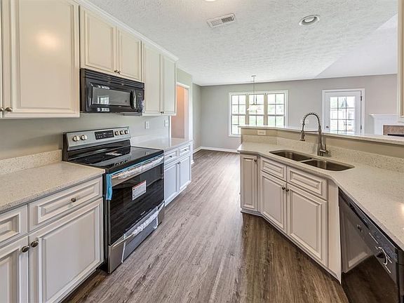 3rd image of 15 Saint Charles Pl