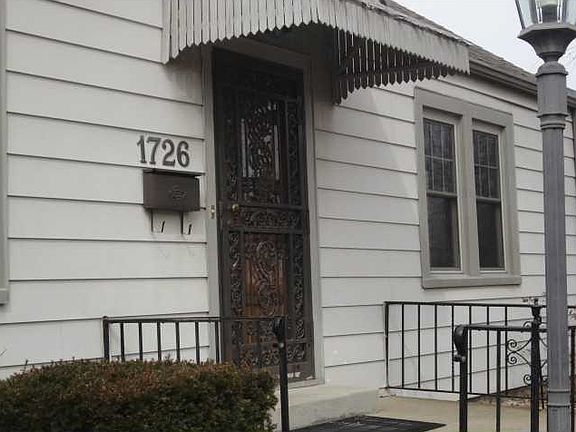 2nd image of 1726 N Lynhurst Dr