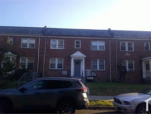 1905 M St NE #3
