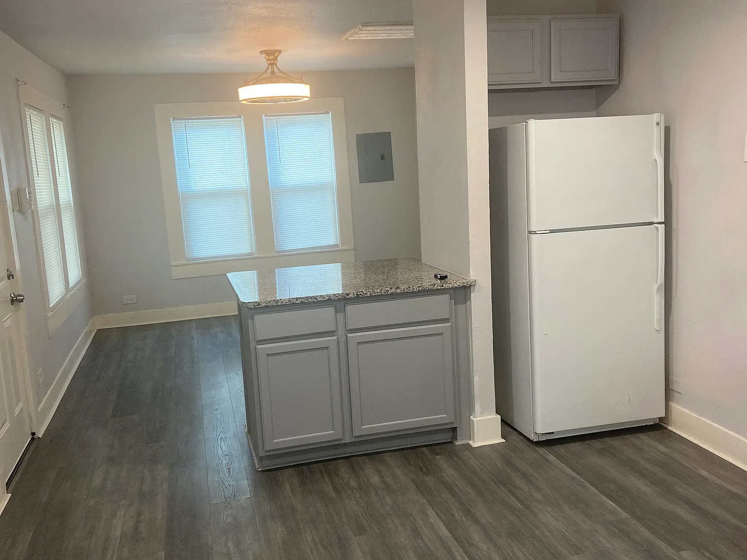 2 bed, 768 sqft, $1,400 — Photo 3