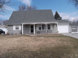 381 Stonehill Dr, Valparaiso, IN 46385